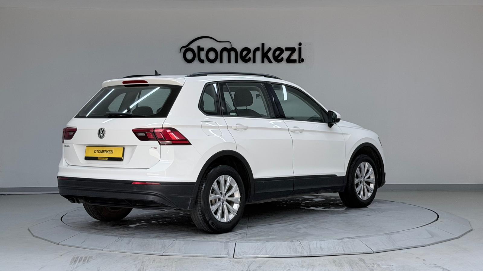 VOLKSWAGEN TIGUAN 12
